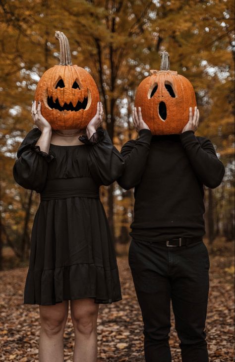 Fall Photos With Pumpkins, Pumpkin Head Design, Jack O Lantern Photoshoot, Pumpkin Head Photoshoot Kids, Pumpkin Head Aesthetic, Pumpkin Head Photoshoot Family, Pumpkin Head Shoot, Pumpkin Head Pictures, Pumpkin Head Photoshoot Couple