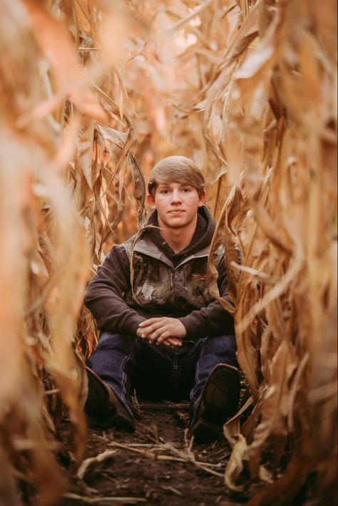 Senior Picture Ideas For Hunters, Guy Hunting Senior Pictures, Senior Photoshoot Ideas For Guys Hunting, Goose Hunting Senior Pictures, Senior Hunting Picture Ideas, Hunting Sr Pictures, Senior Pictures Outfits Male, Senior Photos With Tractor, Senior Hunting Pictures