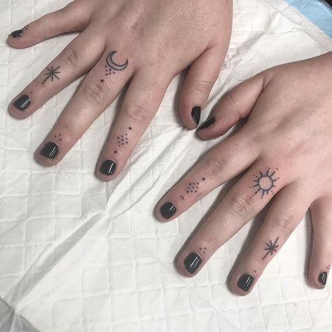 Hand Poked Tattoos on Instagram: “#handpoked celestial finger decorations! Thank you! #stickandpoke #fingertattoos #handpoke @laflorsagradatattoo” Finger Tattoos Stick And Poke, Tattoos Stick And Poke, Finger Tattoos Fade, Poke Tattoo Ideas, Stick And Poke Tattoo Ideas, Toe Tattoos, Stick And Poke Tattoo, Cute Finger Tattoos, Finger Tattoo For Women