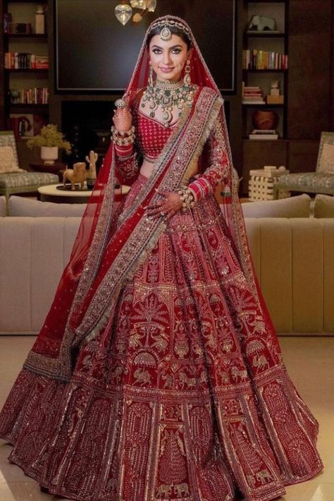 Modern Lehenga Designs, Modern Lehenga, Chic Prom Dresses, Bridal Lehenga Designs, Teen Dress, Bridal Lehenga Red, Bridal Lehenga Choli, Pakistani Bridal Wear, Lehenga Designs