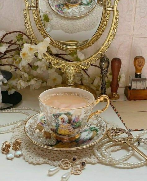 Teacup Aesthetic, Crochet Chocolate, Classic House Interior Design, 1920s Aesthetic, Vintage Breakfast, Easy Tattoo, China Crockery, Nature Makeup, Illustration Interior