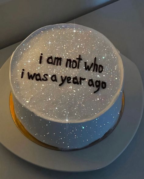 Cake Phrases, Glitter Birthday Cake, 17 Birthday Cake, Luxury Cake, Wedding Design Decoration, December Birthday, 19th Birthday, Glitter Cake, 14th Birthday