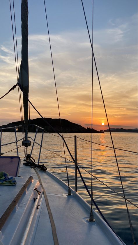 Sailing Aesthetic Wallpaper, Sailing Boat Aesthetic, Mare Aesthetic, Sailing Wallpaper, Sailing Aesthetic, Coastal Life, Sunset Lover, Fake Pictures, Dream Lifestyle