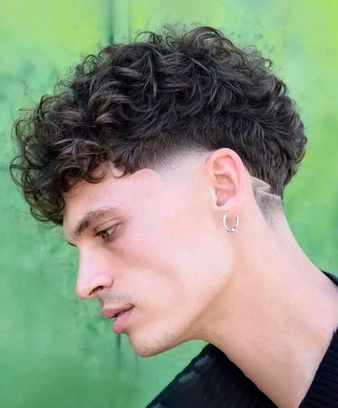 Curly Hair Taper, Curly Taper Fade, Fade Haircut Curly Hair, Mid Fade Haircut, Taper Fade Curly Hair, Male Haircuts Curly, Curly Hair Fade, Men Haircut Curly Hair, Taper Fade Haircut