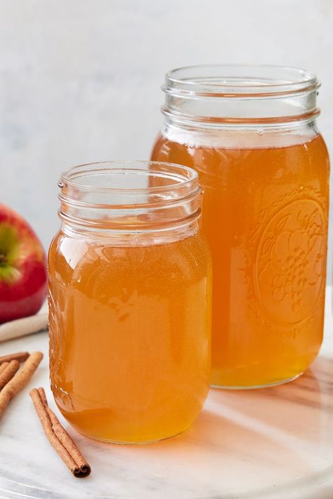 Apple Pie Moonshine Easy Apple Pie Moonshine Recipe, Best Apple Pie Moonshine Recipe, Apple Cider Moonshine Recipe, Apple Pie Moonshine Recipe Homemade, Apple Cider Moonshine, Moonshine Recipes Homemade, Apple Moonshine, Vodka Apple Cider, Apple Pie Moonshine Recipe