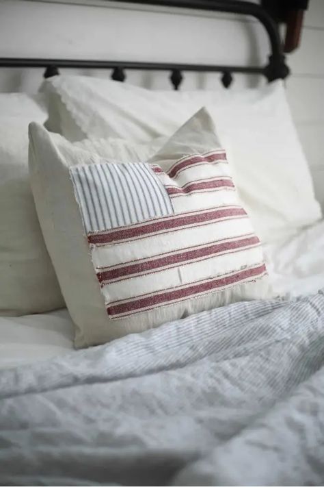 Diy Fourth Of July Decorations, Pillow Cover Tutorial, Pillow Covers Tutorial, Neutral Decorative Pillows, Fleece Projects, Patriotic Images, Buffalo Check Pillows, Flag Pillow, Fourth Of July Decorations