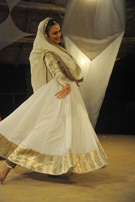 Kathak : Astha loses herself in the Sufi way - Zorba, the Buddha Anarkali Dress For Kathak Dance, Kathak Aesthetic, Kathak Dress, Qawwali Night, Dance Kathak, Kathak Costume, White Indian Dress, State Bank Of India, Bharatanatyam Poses