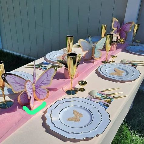 Butterfly Themed Birthday Party Table Set Up, Butterfly Table Setting Ideas, Butterfly Garden Party Centerpieces, Simple Butterfly Centerpieces, Sweet One Theme Centerpieces, Butterfly 40th Birthday Party, Butterfly And Flower Theme Party, Butterfly Theme Table Centerpiece, Rainbow Butterfly Party Decoration