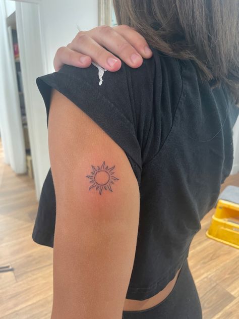 Sunshine Back Tattoo, Back Of Neck Sun Tattoo, Spanish Sun Tattoo, Sun Tattoo Placement Ideas, Sun Wrist Tattoo, Sun Arm Tattoo, Tattoo Locations, Tatoo Dog, Tattoo Sonne