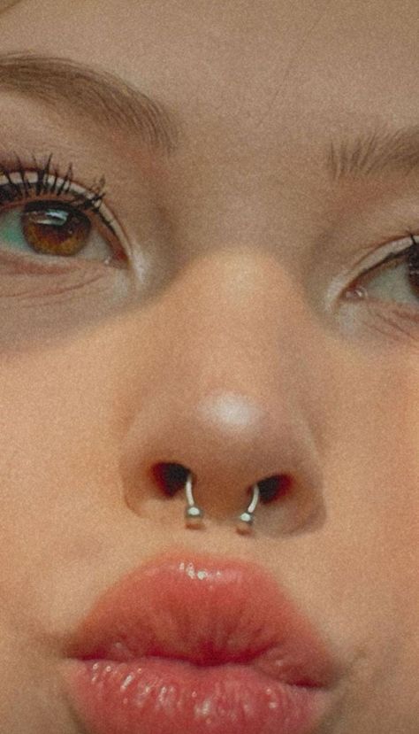 Peircings Women Septum, Nose Piercing Care, Orr Piercing, Septum Nose Piercing, Nose Piercing Ring, Cute Nose Piercings, Piercing Chart, Face Piercings, Clap Back