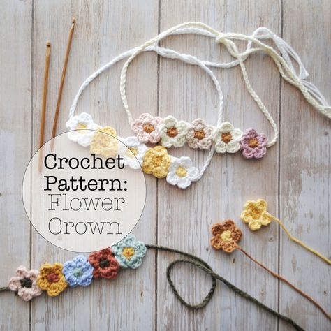 Crochet Tiny Flower Crown, Crochet Floral Headband, September Crochet Ideas, Crochet Flower Crown Pattern Free, Crochet Projects For Kids, Crochet Gifts For Kids, Daisy Flower Crown, Crochet Flower Headbands, Bandeau Au Crochet