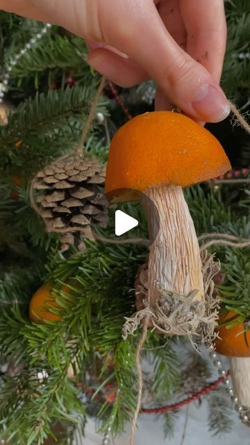 Oranges For Christmas Decorations, Diy Mushroom Centerpiece, Orange Peel Mushroom, Christmas Tree Mushrooms, Mushroom Diy Crafts Ideas, Diy Mushrooms Decorations, Fairycore Crafts Diy, Home Made Christmas Decorations Diy, How To Make Mushrooms Decorations