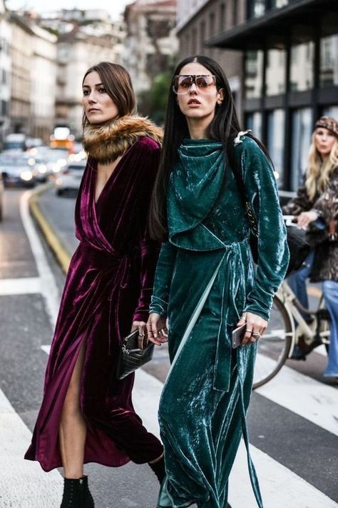 Velvet: Fall's Must-Have Fabric Stile Boho Chic, Velvet Dresses, La Fashion Week, Milano Fashion Week, Looks Street Style, Milan Fashion Weeks, Velvet Fashion, Street Look, Fashion Weeks