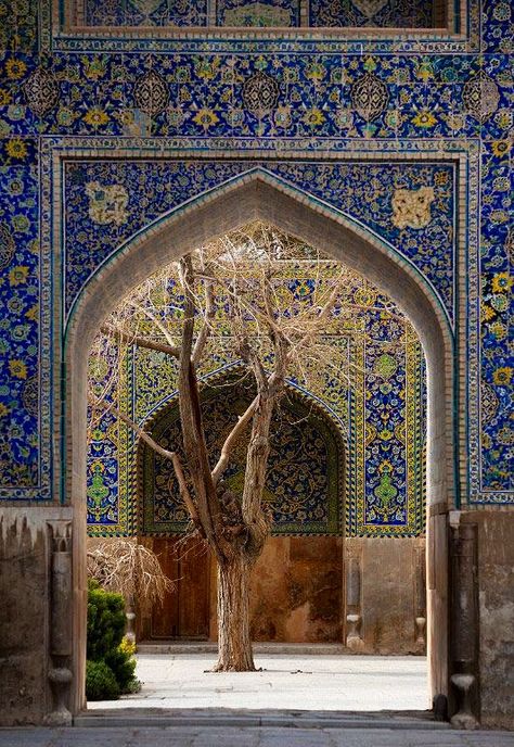 Ancient Iran Aesthetic, Persia Aesthetic Ancient, Archeticture Photography, Ancient Islamic Architecture, Ancient Persia Aesthetic, Isfahan Photography, Isfahan Architecture, Iran Aesthetic, Iran Architecture