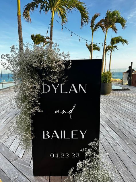 Welcome Wedding Sign Black And White, Destination Wedding Black And White, White And Black Welcome Sign, Wedding Welcome Sign Baby Breath, Black Minimalist Wedding Decor, Black White Beach Wedding, Black And White Mexico Wedding, Black White Wedding Signage, Modern Black And White Wedding Signage