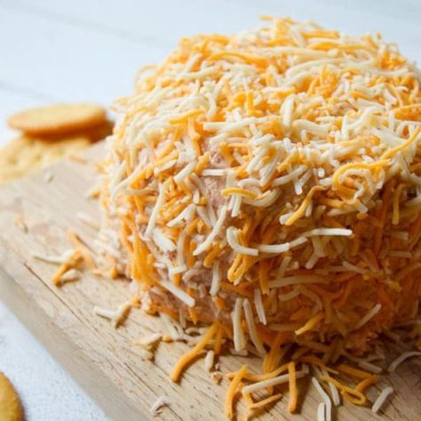 Taco Cheese Ball, Sports Party Food, Cheese Log, Spicy Tacos, Top Chicken Recipes, Cheese Ball Recipes, Mexican Cheese, Homemade Tacos, Sports Party