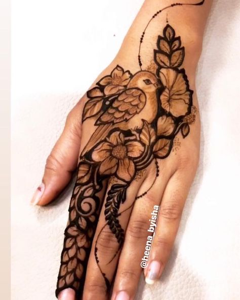 Dubai Mehndi, Beautiful Simple Mehndi Design, Mehndi Designs Bridal Hands, Modern Mehndi Designs, Very Simple Mehndi Designs, Engagement Mehndi Designs, Pretty Henna Designs, Latest Bridal Mehndi Designs, Wedding Mehndi Designs