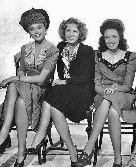 Leslie Brooks, 1940s Clothes, Glenda Farrell, Linda Darnell, 40's Fashion, 1940s Outfits, 40s Fashion, 1940s Fashion, Old Hollywood