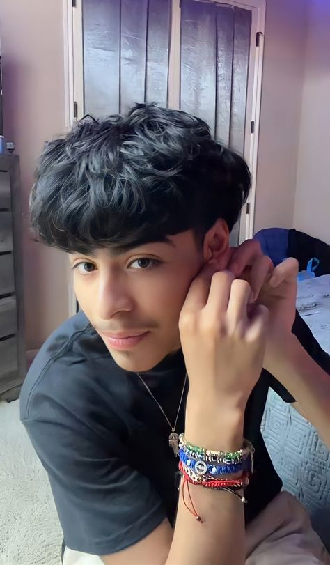 Slickback Hairstyle Men Mexican, Edwin Lopez, Edgar Style, Takuache Outfits, Hispanic Boys, Takuache Outfits Guys, Outfits Guys, Surf Boys, Latino Men