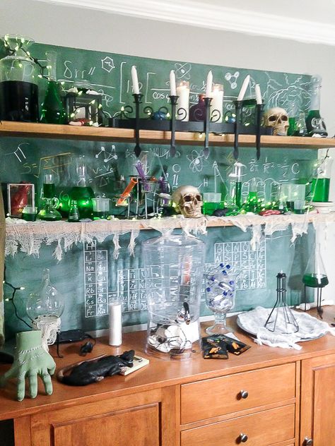 Vintage Mad Scientist, Mad Science Lab Halloween, Halloween Labratory Ideas, Mad Science Lab Decorations, Halloween Doctors Office, Spooky Laboratory Halloween, Diy Mad Scientist Lab, Science Halloween Decor, Mad Scientist Halloween Decor