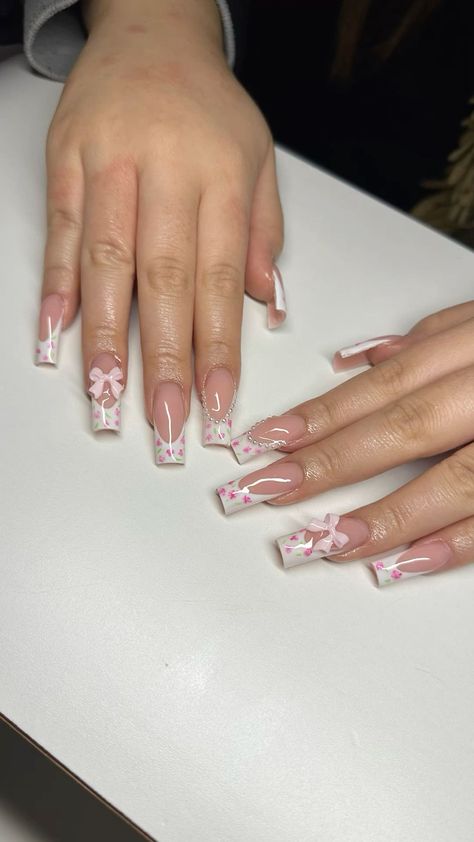 Mini Flower Nails, White And Pink Flower Nails, Coquette Square Nails, Dainty Floral Nails, Dainty Flower Nails, Dainty Nail Designs, French With Flowers, Flower French Tip Nails, Nails Dainty