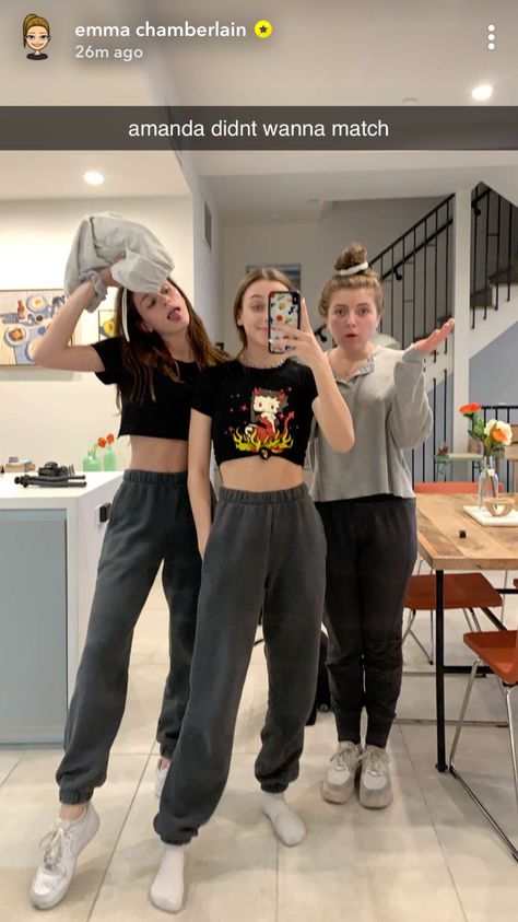 Emma Chamberlain’s Snapchat Story with Amanda Pavillard and Oliva Rouyre Emma Chamberlain Sweatpants, Amanda Pavillard, Emma Chamberlain Outfit, Emma Chamberlain Outfits, Emma Style, Snapchat Story, Emma Chamberlain, Best Image, Lazy Outfits