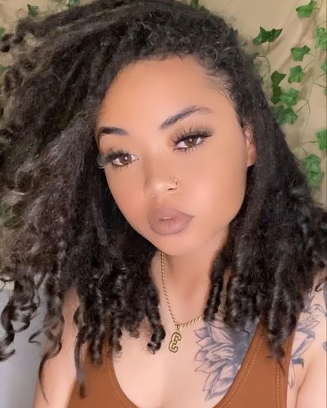 3b Locs, Fluffy Locs, Instant Locs, Curly Locs, 3b Hair, Braid Ideas, Dreadlock Hairstyles, Seductive Clothes, Shoulder Length