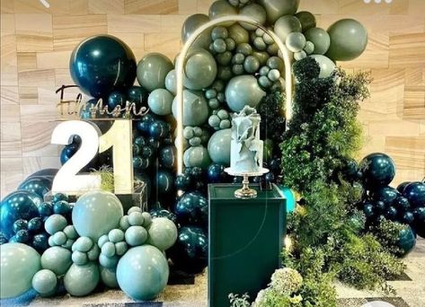 18th Birthday Decorations, Deco Ballon, Happy Birthday Decor, Bridal Shower Balloons, Luxury Birthday, Deco Nature, Birthday Party Theme Decorations, Green Balloon, Birthday Balloon Decorations