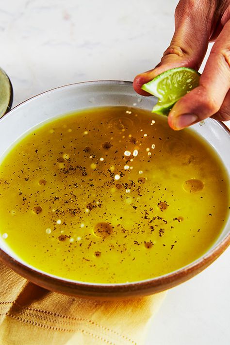 Meet Moringa, the up-and-coming detoxifying superfood that's the star of this delicious spicy green soup. Moringa Recipes, Food Protein, Prep Food, Green Soup, Detox Soup, Fit Food, Living Healthy, Eating Clean, Clean Eats