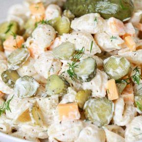 Dill Pickle Pasta Salad Recipe, Pickle Pasta Salad Recipe, Pickle Ranch, Creamy Pasta Salad Recipe, Pickle Pasta Salad, Pickle Pasta, Salad Macaroni, Dill Pickle Pasta Salad, Creamy Pasta Salads