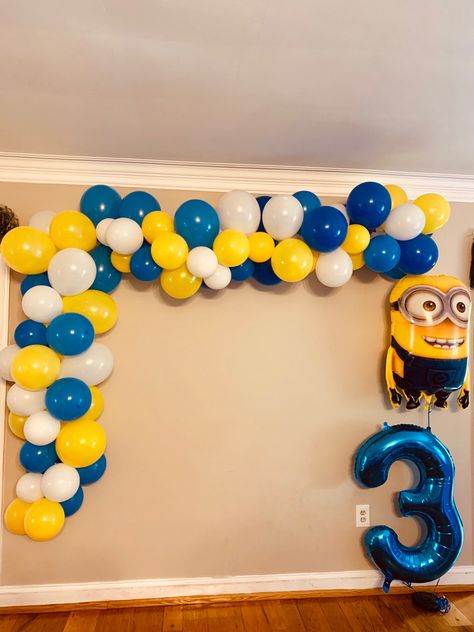 Minion Birthday Party Backdrop, Minion Birthday Party Ideas Decorations, Minions Birthday Theme Decoration, Minion Themed Birthday Party Decorations, Minion Balloon Garland, Minion Balloon Arch, Minion Birthday Decorations, Minion 3rd Birthday Party, Minion Photoshoot