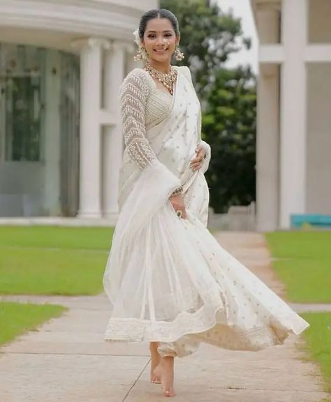 Sanika Bhoite Age: Know Her Height, Weight, Net Worth, Family, Wiki, Measurements, Biography & Facts - CelebrityMore.Com Sanika Bhoite, Fashion Blogger Instagram, Birth Education, Gaming Router, Blogger Instagram, Lifestyle Photos, Black Hair Color, Birthday Dates, Marital Status