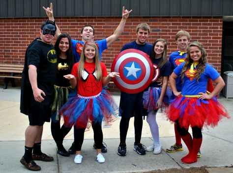 superhero couple costumes @princessshelbyk  I like the super man (girl) tutu! you could make this :) Superhero Couples Costumes, Superhero Couples, Diy Superhero Costume, Superhero Dress Up, Pumpkin Character, Superhero Halloween Costumes, Superhero Dress, Diy Superhero, Moldes Para Baby Shower