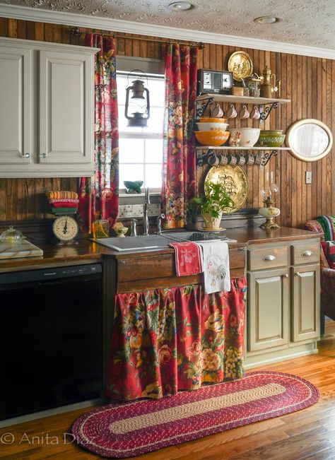 Timeless Decorating, Apothecary Kitchen, Inspiring Kitchens, Farmhouse Christmas Kitchen, Sink Skirt, Cottage Farmhouse Decor, Whispering Pines, Casa Country, Christmas Dance