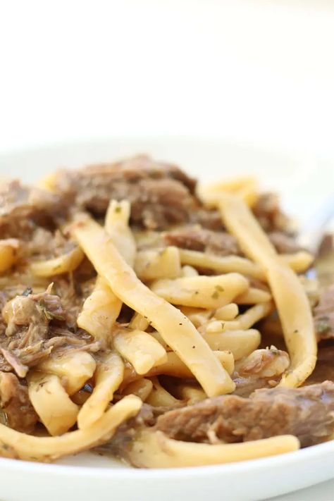 Instant Pot Beef and Noodles--a hearty beef and noodles dish with tons of flavor! This is an easy recipe that takes only a few minutes of prep. Mississippi Beef And Noodles, Instant Pot Beef And Noodles, Mississippi Beef, Instapot Meals, Mississippi Roast, Beef Noodles, Fast Cooking, Mississippi Pot Roast, Potted Beef