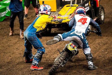 Ronnie Mac, Motocross Funny, Ricky Carmichael, Dirt Biking, Dirt Bike Racing, Bike Riders, Dirt Bike Girl, Bike Racing, Bike Rider