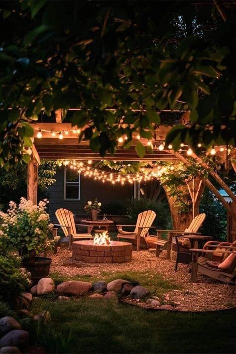 Garden Pergola Fire Pit, Small Backyard With Deck Ideas, Country House Outdoor Ideas, Backyard Deck Lighting Ideas, Fireplace Backyard Ideas, Diy Farm Decor, Backyard Ideas Plants, Woodsy Backyard Ideas, Deck Ideas Decorating