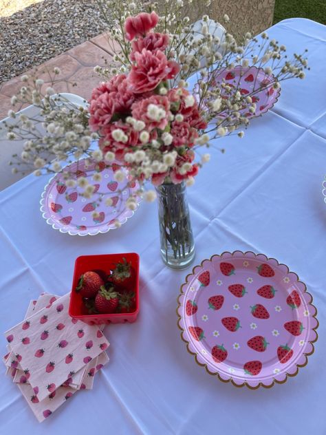 Strawberry Brunch Theme, Strawberry Theme Picnic, Berry First Birthday Flower Arrangement, Strawberry First Birthday Centerpieces, Strawberry Shortcake Centerpieces Ideas 1st Birthday Parties, Berry Themed First Birthday Decor, Strawberry Birthday Centerpiece Ideas, Strawberry First Birthday Theme Centerpieces, Strawberry Birthday Party Theme Centerpieces