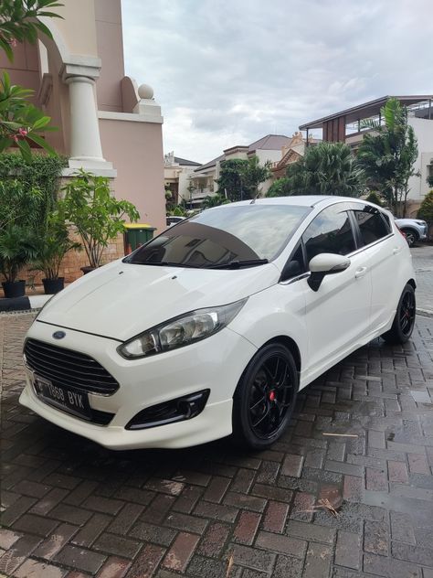 Modified Ford Fiesta, White Ford Fiesta, Ford Fiesta Aesthetic, Car 2023, 2025 Moodboard, Vision Board Planner, Passed Driving Test, Hatchback Cars, Vision Board Photos