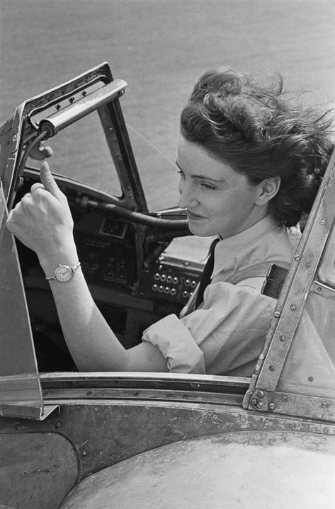 First Officer Maureen Dunlop  of the ATA (Air Transport Auxiliary), in the cockpit of a Fairey Barracuda torpedo bomber, Maureen Dunlop, Fairey Barracuda, Getty Images Photographs, Soul People, Wwii Women, Female Pilots, Fly Girls, Vintage People, Helicopter Pilots