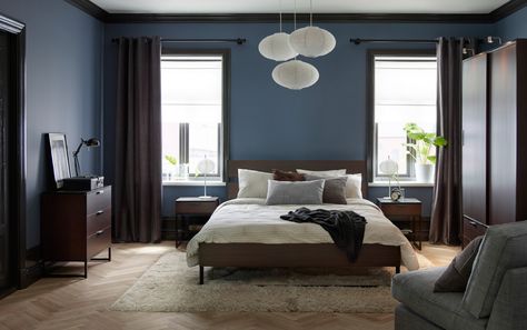 Gorgeous Ikea Bedroom Ideas That Won't Break the Bank Ikea Trysil, Ikea Bedroom Design, Bedside Table Scandinavian, Cama Ikea, Brown Furniture Bedroom, Design Ložnic, Ikea Bedroom, Ikea Bed, Teenage Bedroom