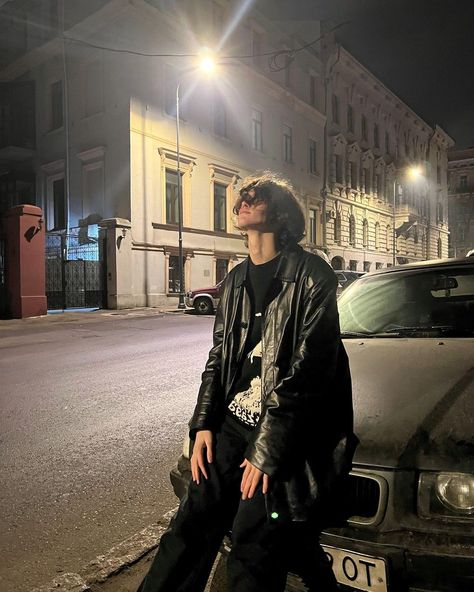 <3’s Instagram photo Emo Boy Fashion, Grunge Guy Aesthetic, Grunge Aesthetic Boy, Rockstar Outfit Men, Rockstar Aesthetic Outfits, Grunge Boy Aesthetic, Grunge Guy, Damon Torrance, Dark Beauty Fashion