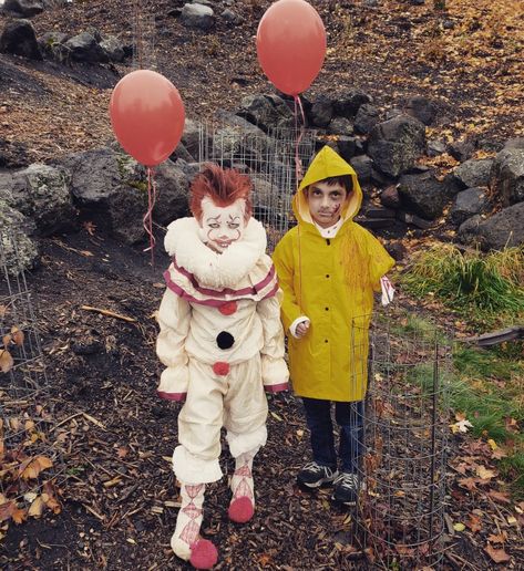 Georgie Costume Makeup, Georgie Makeup It, Scary Boy Halloween Costumes, Penny Wise And Georgie Costume Couple, Diy It Costume, Pennywise Makeup Boy, Scary Boys Halloween Costumes, Diy Scary Clown Costume, Penny Wise And Georgie Costume