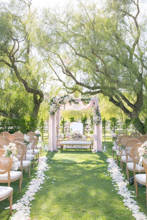 Wedding In Garden Ideas, Royal Wedding Decorations Outdoor, Wedding At Garden, Wedding Decor Garden Party, Wedding Ceremony Garden Decor, Wedding Decoration Garden, Outdoor Decoration Wedding, Garden Decoration For Wedding, Big Garden Wedding