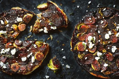 Deep, dark and incredibly delicious, this tarte tatin takes these everyday vegetables to the next level. Onion Tarte Tatin Jamie Oliver, Onion Tarte Tatin, Onion Tarte, Tarte Tatin Recipe, Roasted Sprouts, Rich Food, Slow Cooked Lamb, Red Onion Salad, Jamie Oliver Recipes