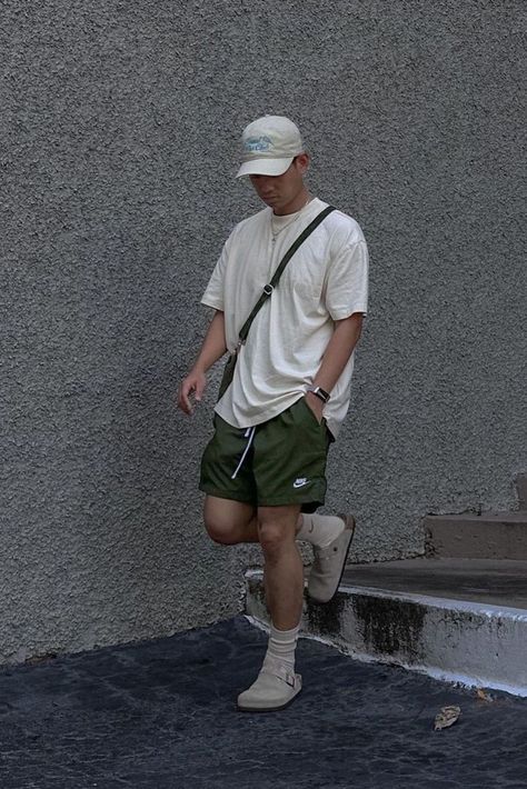 Green Shorts Outfit, Black Outfit Men, Outfit Oversize, Mens Business Casual Outfits, Outfit Upgrade, Lookbook Inspiration, Mens Shorts Outfits, Outfit Streetwear, Stylish Men Casual