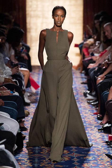 Brandon Maxwell Spring/Summer 2017  - ELLE.com Arab Dress, Martin Grant, Brandon Maxwell, Cooler Look, Spring 2017, Color Khaki, Fashion Week Spring, Lady Gaga, Front Row