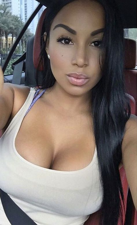 Dolly Castro, Cute Brunette, Some Girls, Beauty Videos, These Girls, Eye Candy, Hair Hair, A Woman, Jade