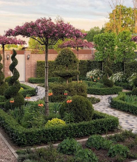 Crepe Myrtle Landscaping, French Garden Design, English Garden Design, Japanese Garden Landscape, Landscaping Trees, Landscaping Images, Hillside Landscaping, Farmhouse Landscaping, Landscape Design Plans