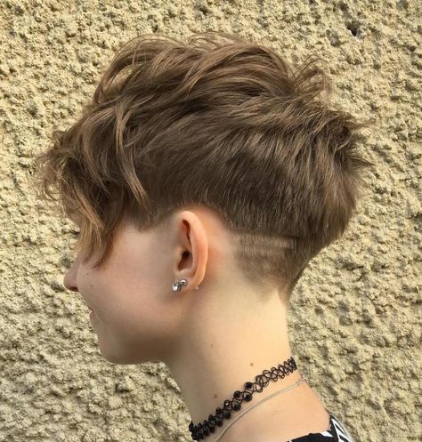 Layered Tapered Pixie Cut Kort Bob, Wavy Pixie Cut, Wavy Pixie, Longer Pixie Haircut, Hairstyle Examples, Try On Hairstyles, Trendy Short Haircuts, Short Pixie Haircuts, Pixie Bob